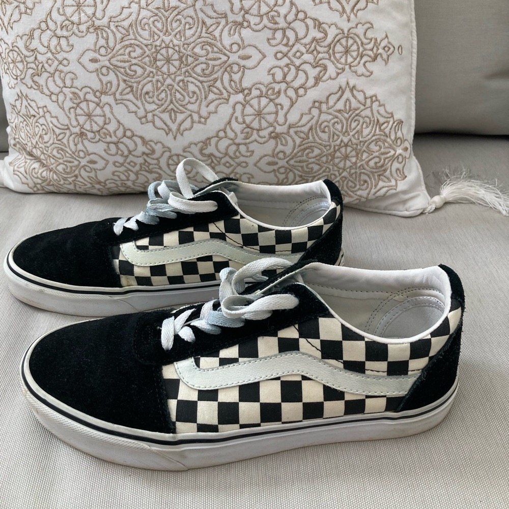 Vans Woman  Old Skool Black and White Sneakers - Picture 5 of 7